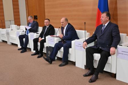 Фракция КПРФ в Госдуме провела встречу с главой Минстроя России Иреком Файзуллиным