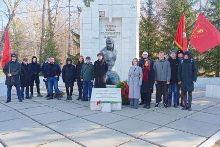 В Омске 105-ю годовщину Ленинского комсомола отмечали на местах
