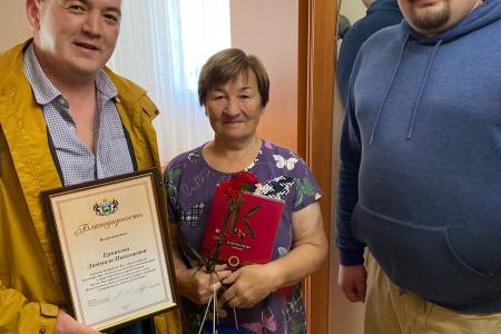 Тюменские коммунисты поздравили педагогов с профессиональным праздником