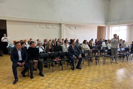 Член ЦК КПРФ, сенатор РФ Айрат Гибатдинов поздравил учителей города Ульяновска с профессиональным праздником