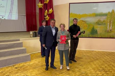 Член ЦК КПРФ, сенатор РФ Айрат Гибатдинов поздравил учителей города Ульяновска с профессиональным праздником