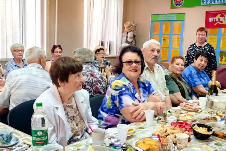 Секретарь Севастопольского горкома КПРФ Владимир Браковенко поздравил севастопольских детей войны с Днем пожилого человека