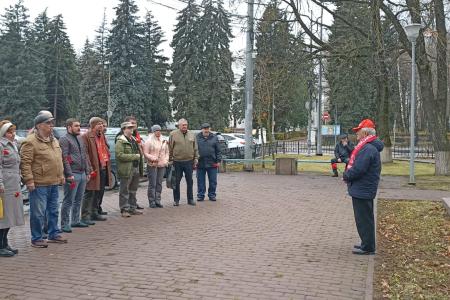 Подмосковные коммунисты отметили праздник Великой Октябрьской социалистической революции по всему региону
