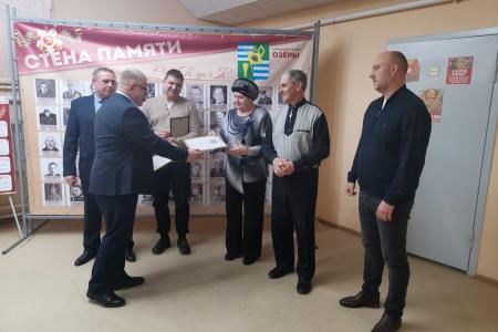 Заместитель Председателя Московской областной Думы Александр Наумов вручил награды волонтерам за поддержку участников СВО