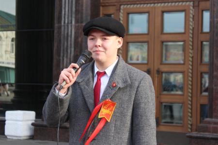 В Пензе отметили годовщину Великого Октября шествием и митингом