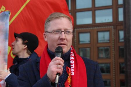 В Пензе отметили годовщину Великого Октября шествием и митингом
