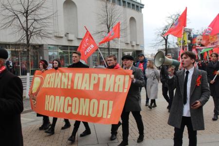В Пензе отметили годовщину Великого Октября шествием и митингом