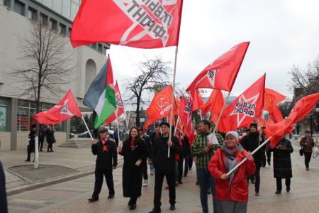 В Пензе отметили годовщину Великого Октября шествием и митингом
