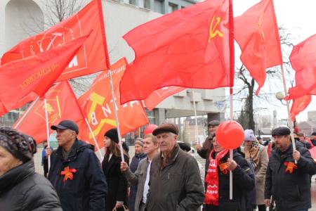 В Пензе отметили годовщину Великого Октября шествием и митингом