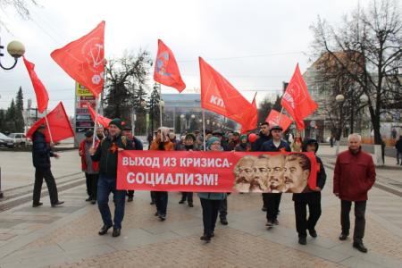 В Пензе отметили годовщину Великого Октября шествием и митингом