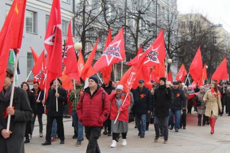 В Пензе отметили годовщину Великого Октября шествием и митингом