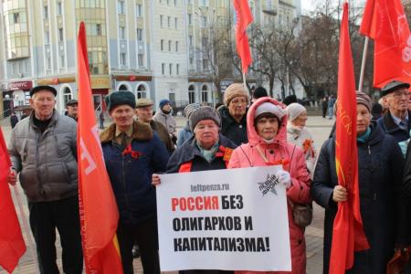 В Пензе отметили годовщину Великого Октября шествием и митингом