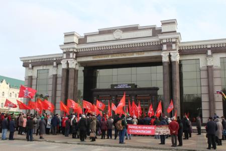В Пензе отметили годовщину Великого Октября шествием и митингом