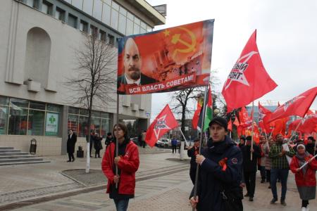 В Пензе отметили годовщину Великого Октября шествием и митингом