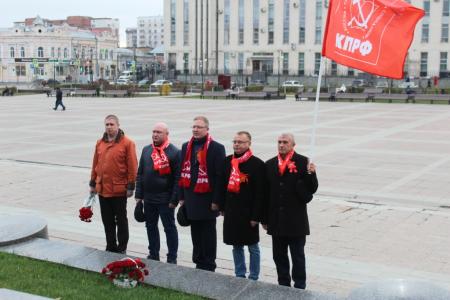 В Пензе отметили годовщину Великого Октября шествием и митингом