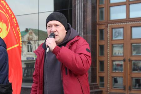 В Пензе отметили годовщину Великого Октября шествием и митингом