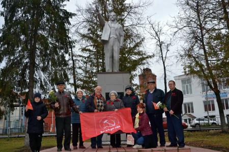 Подмосковные коммунисты отметили праздник Великой Октябрьской социалистической революции по всему региону