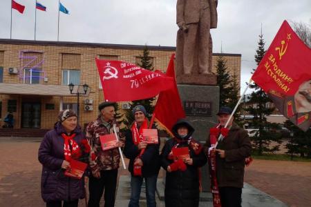 Подмосковные коммунисты отметили праздник Великой Октябрьской социалистической революции по всему региону