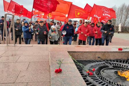 В Чебоксарах состоялся митинг, приуроченный к 106-й годовщине Великого Октября