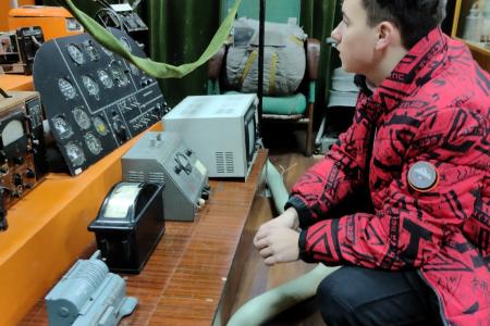 Воронежские школьники вживую прикоснулись к авиастроению, посетив авиационный завод