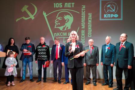 Курские коммунисты провели праздничный концерт, посвященный 106-й годовщине Великого Октября