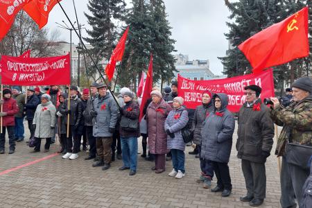 В Перми прошел митинг в честь годовщины Великой Октябрьской социалистической революции