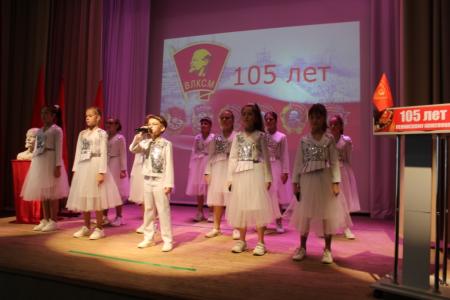 В Пензе отметили юбилей ВЛКСМ праздничным концертом