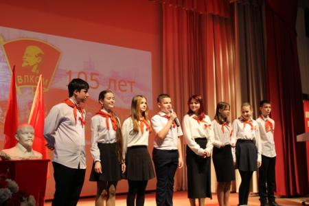 В Пензе отметили юбилей ВЛКСМ праздничным концертом