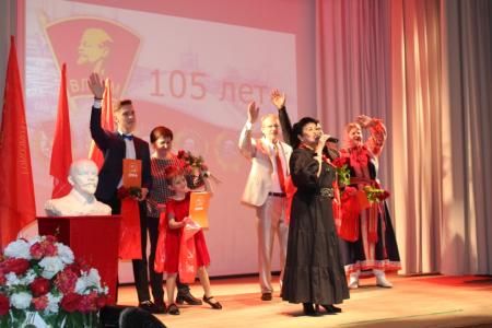 В Пензе отметили юбилей ВЛКСМ праздничным концертом