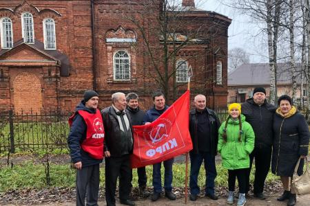 В Новгородской области в честь 106-й годовщины Великого Октября провели автопробег КПРФ