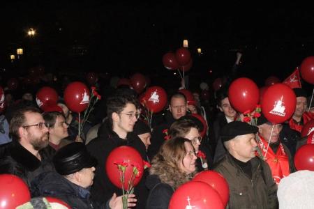 Ленинград (Санкт-Петербург). Коммунисты и сторонники партии пришли к «Авроре»