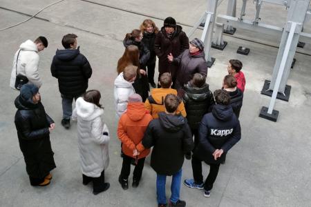 Воронежские школьники вживую прикоснулись к авиастроению, посетив авиационный завод