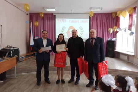 Рязань. Депутаты-коммунисты приняли участие в праздничном концерте посвящённому Дню матери
