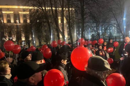 Ленинград (Санкт-Петербург). Коммунисты и сторонники партии пришли к «Авроре»