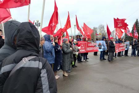 В Чебоксарах состоялся митинг, приуроченный к 106-й годовщине Великого Октября