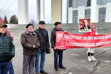 В Чебоксарах состоялся митинг, приуроченный к 106-й годовщине Великого Октября