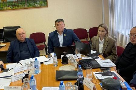 Члены фракции КПРФ в Народном Хурале Калмыкии приняли активное участие в заседаниях парламентских комитетов