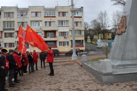 Брянские коммунисты отметили 106-летие Великого Октября