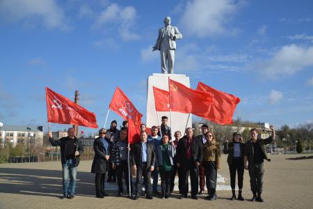 Астраханские коммунисты отметили 106-ю годовщину Революции