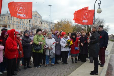 Астраханские коммунисты отметили 106-ю годовщину Революции