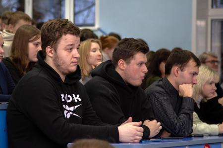 Дмитрий Новиков провел встречу со студентами Вятского государственного университета
