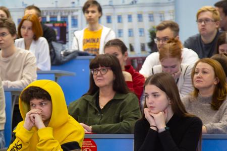 Дмитрий Новиков провел встречу со студентами Вятского государственного университета