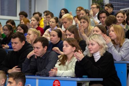 Дмитрий Новиков провел встречу со студентами Вятского государственного университета