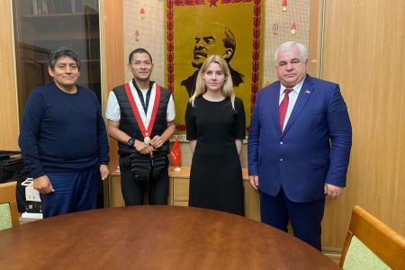 К.К. Тайсаев встретился с депутатом Конгресса Перу от левой партии «Свободная Перу» А.Рейесом Камой