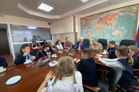 К.К. Тайсаев встретился со школьниками в Государственной Думе