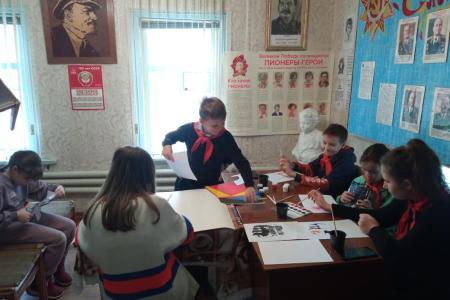 Тамбовская область. В Кирсанове обсудили выпуск стенгазет и плакатов, посвящённых революционной тематике