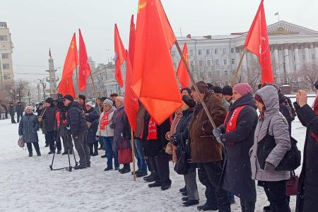 Забайкальцы вышли на митинг в День Великого Октября 7 ноября коммунисты, комсомольцы, сторонники КПРФ и представители общественных организаций и лево-патриотических сил Забайкалья вышли на митинг, посвящённый 106 годовщине Великой Октябрьской социалистиче