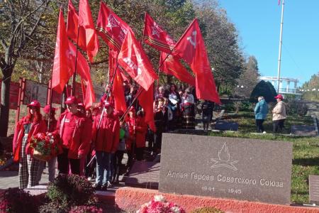 В годовщину Октября на Запорожской земле возродился Комсомол
