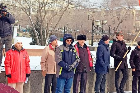Забайкальцы вышли на митинг в День Великого Октября 7 ноября коммунисты, комсомольцы, сторонники КПРФ и представители общественных организаций и лево-патриотических сил Забайкалья вышли на митинг, посвящённый 106 годовщине Великой Октябрьской социалистиче