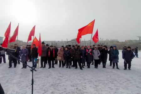 Забайкальцы вышли на митинг в День Великого Октября 7 ноября коммунисты, комсомольцы, сторонники КПРФ и представители общественных организаций и лево-патриотических сил Забайкалья вышли на митинг, посвящённый 106 годовщине Великой Октябрьской социалистиче